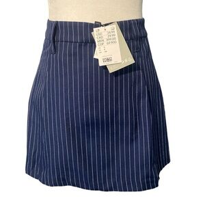 NWT DIVIDED H&M Skirt Women’s Small Navy Pinstripe Pleated Schoolgirl Mini